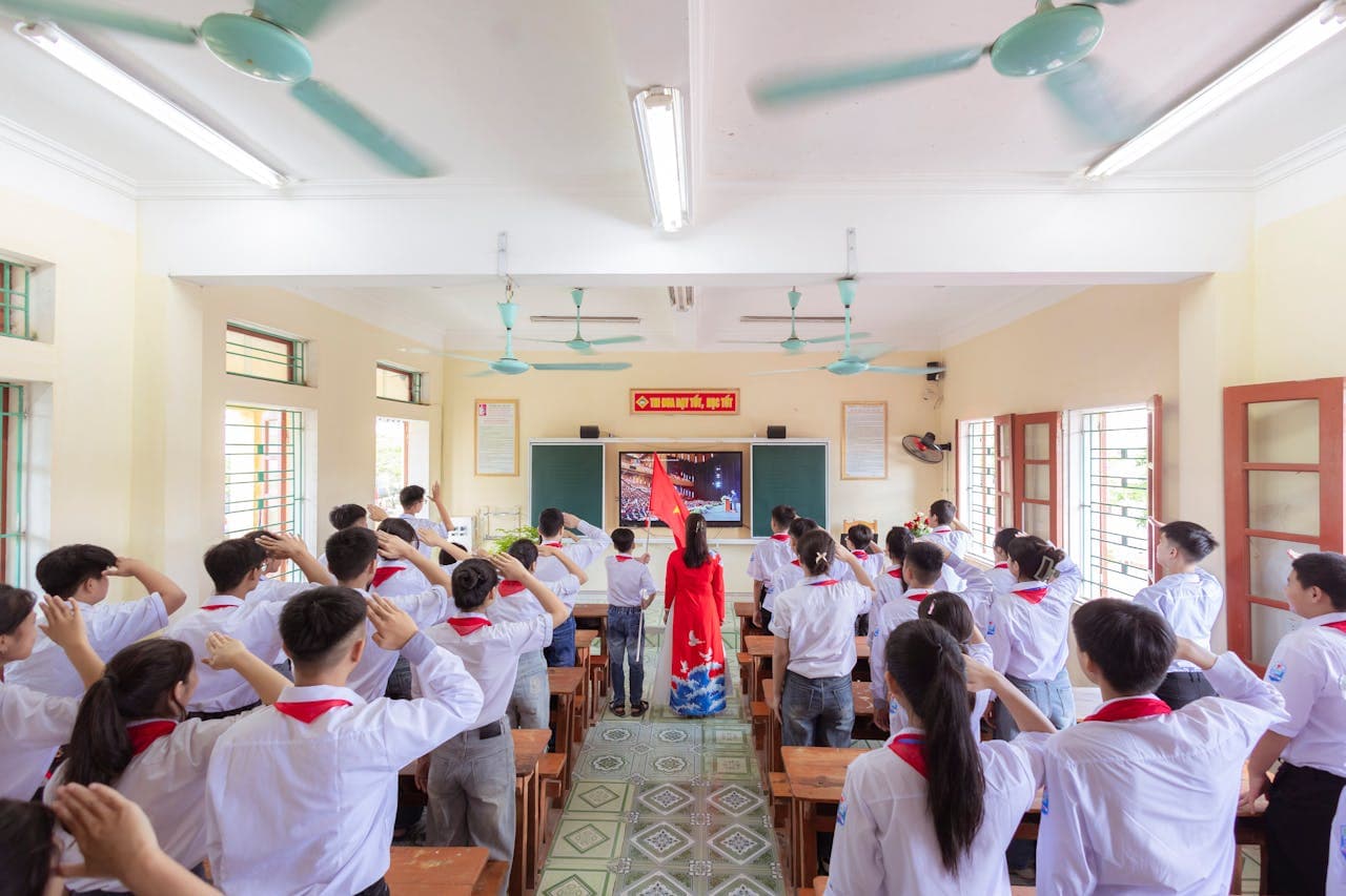 Level 5 TEFL vs CELTA: Which One Should You Choose?