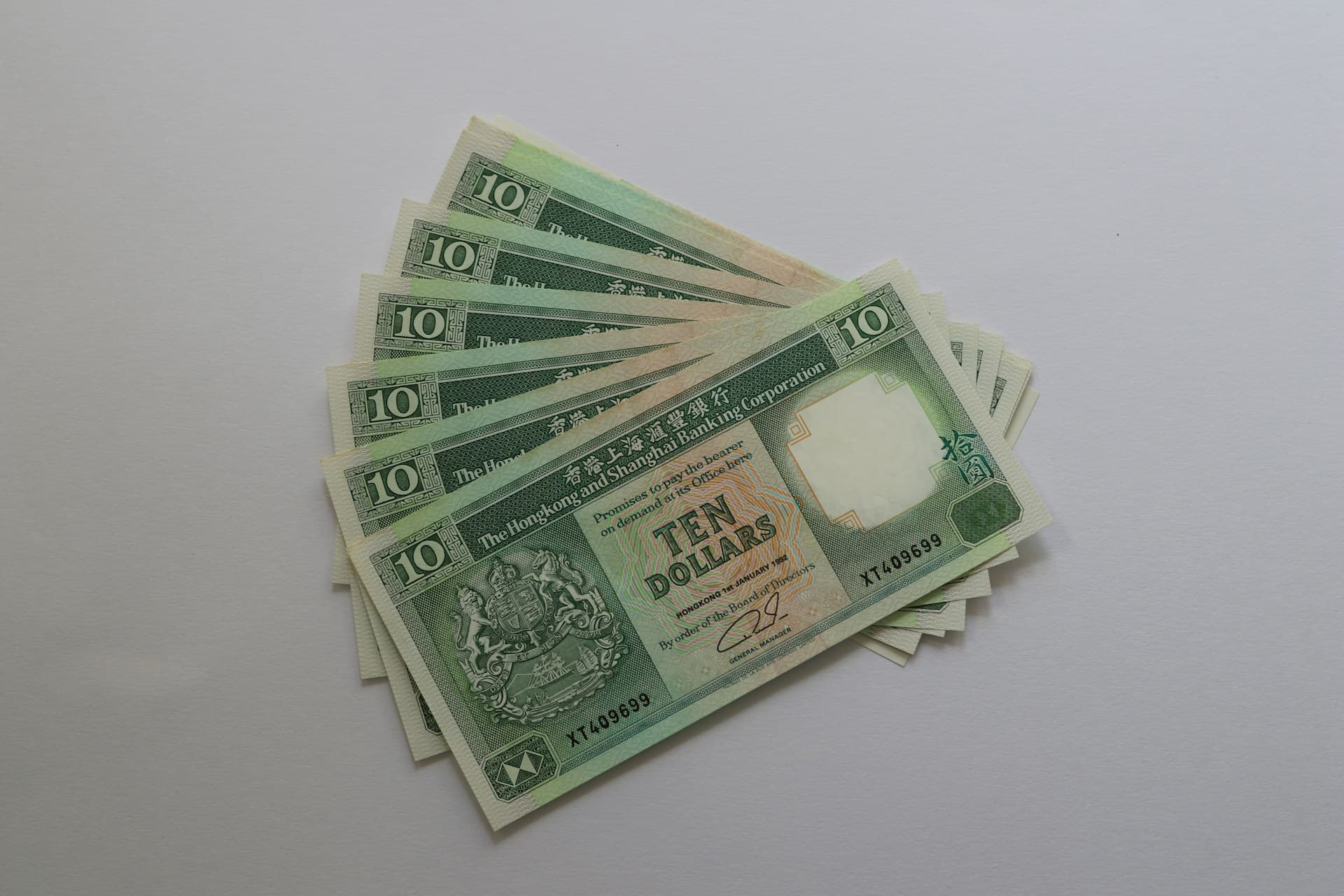 What is the average English teacher salary in Hong Kong?