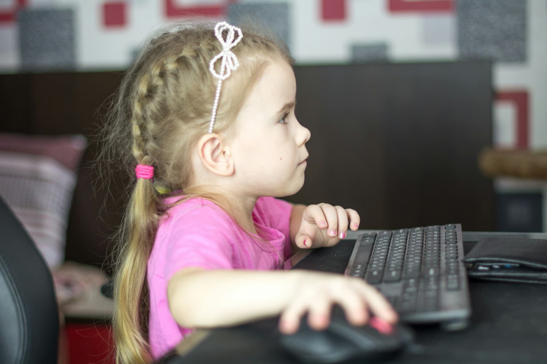 Teach English Online to Young Learners With These Companies