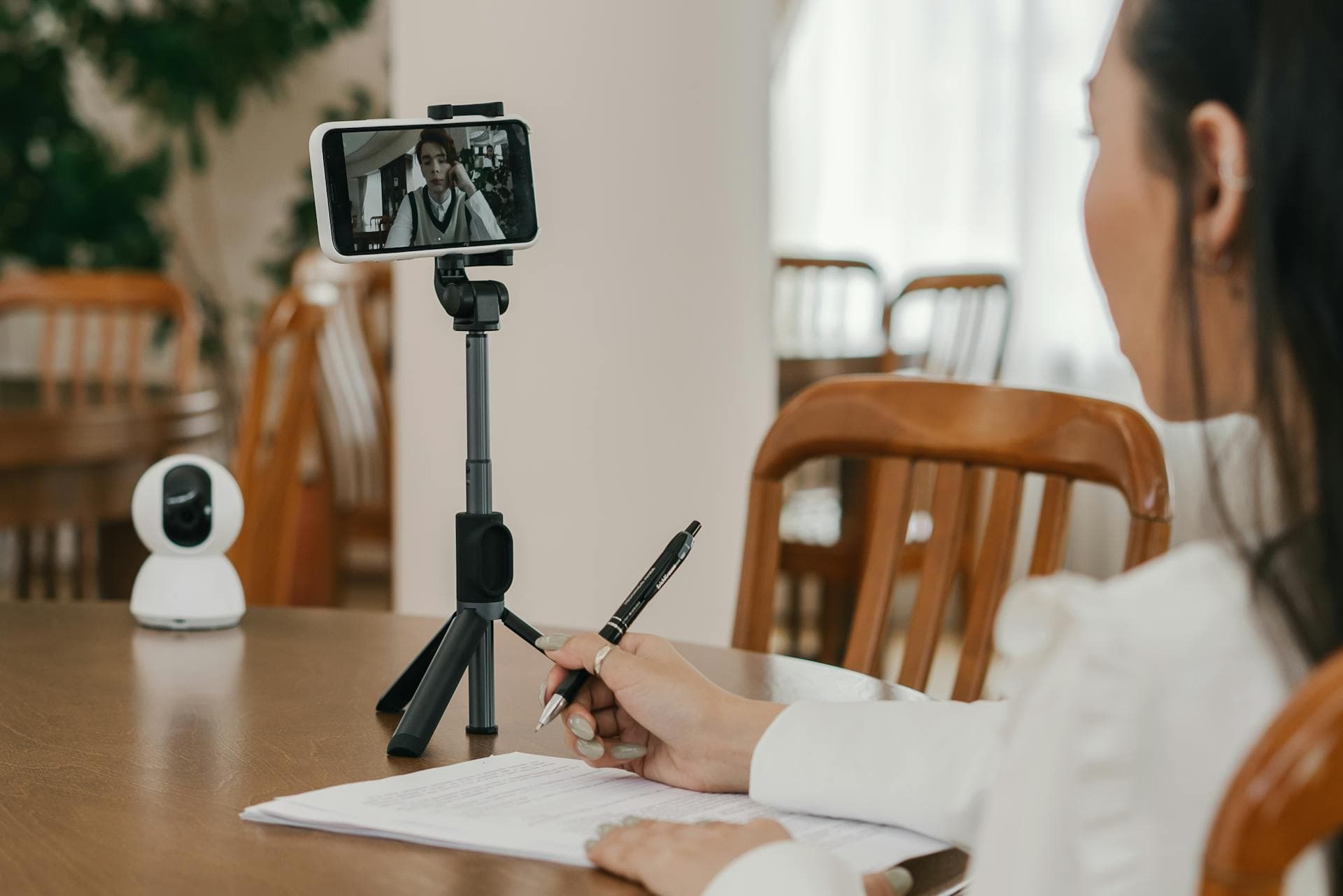 How to Create a TEFL Intro Video: Be Confident, Be Clear, Get Hired