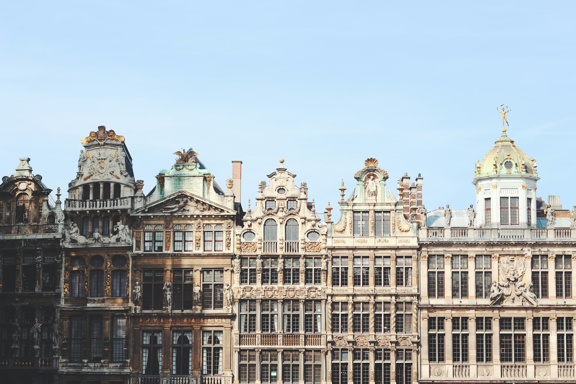 Teach English in Belgium: Requirements, Salary, Jobs
