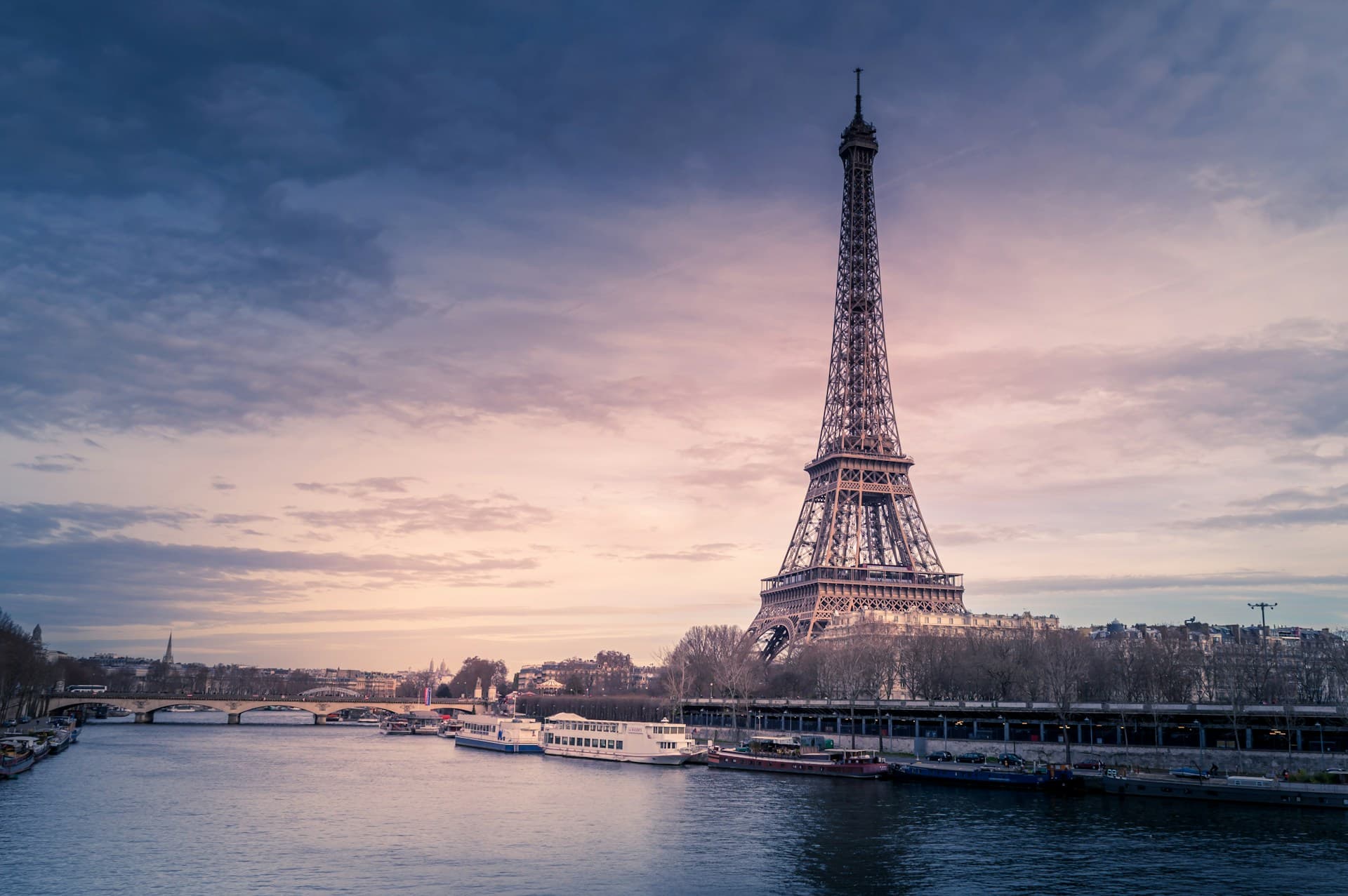 Teach English in France: Requirements, Salary, Jobs