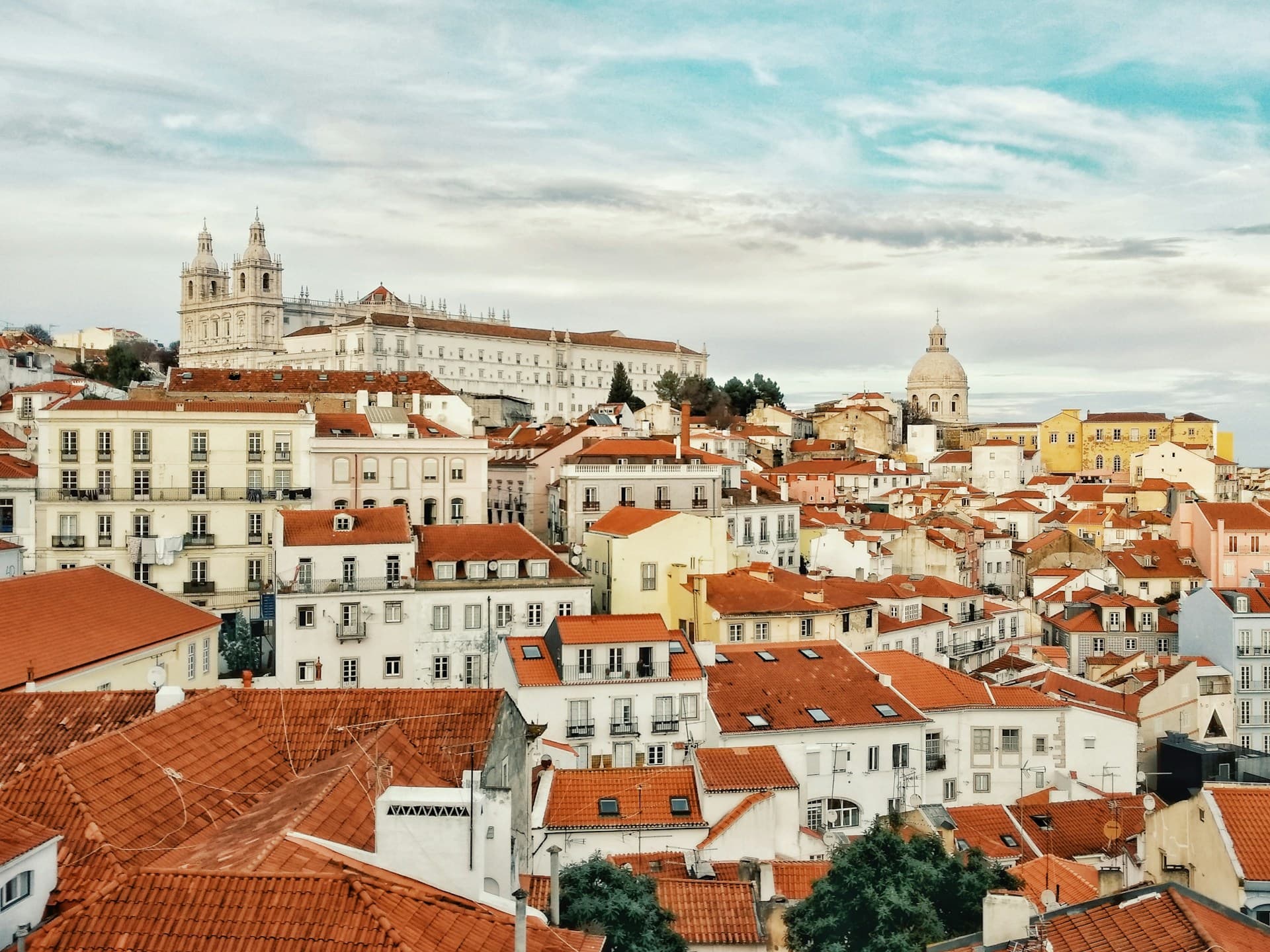 Teach English in Portugal: Requirements, Salary, Jobs